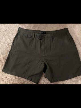 Banana Republic Olive Flat-Front Men's Shorts